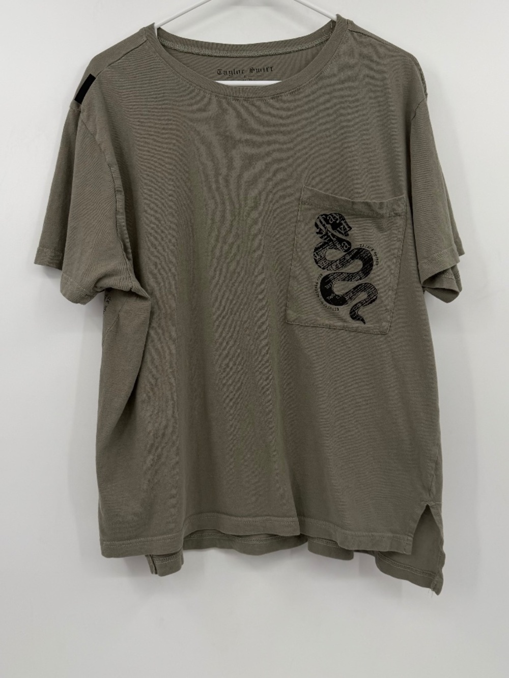 Taylor Swift Top Women Large Green Reputation Snake Short Sleeve Pocket Tee